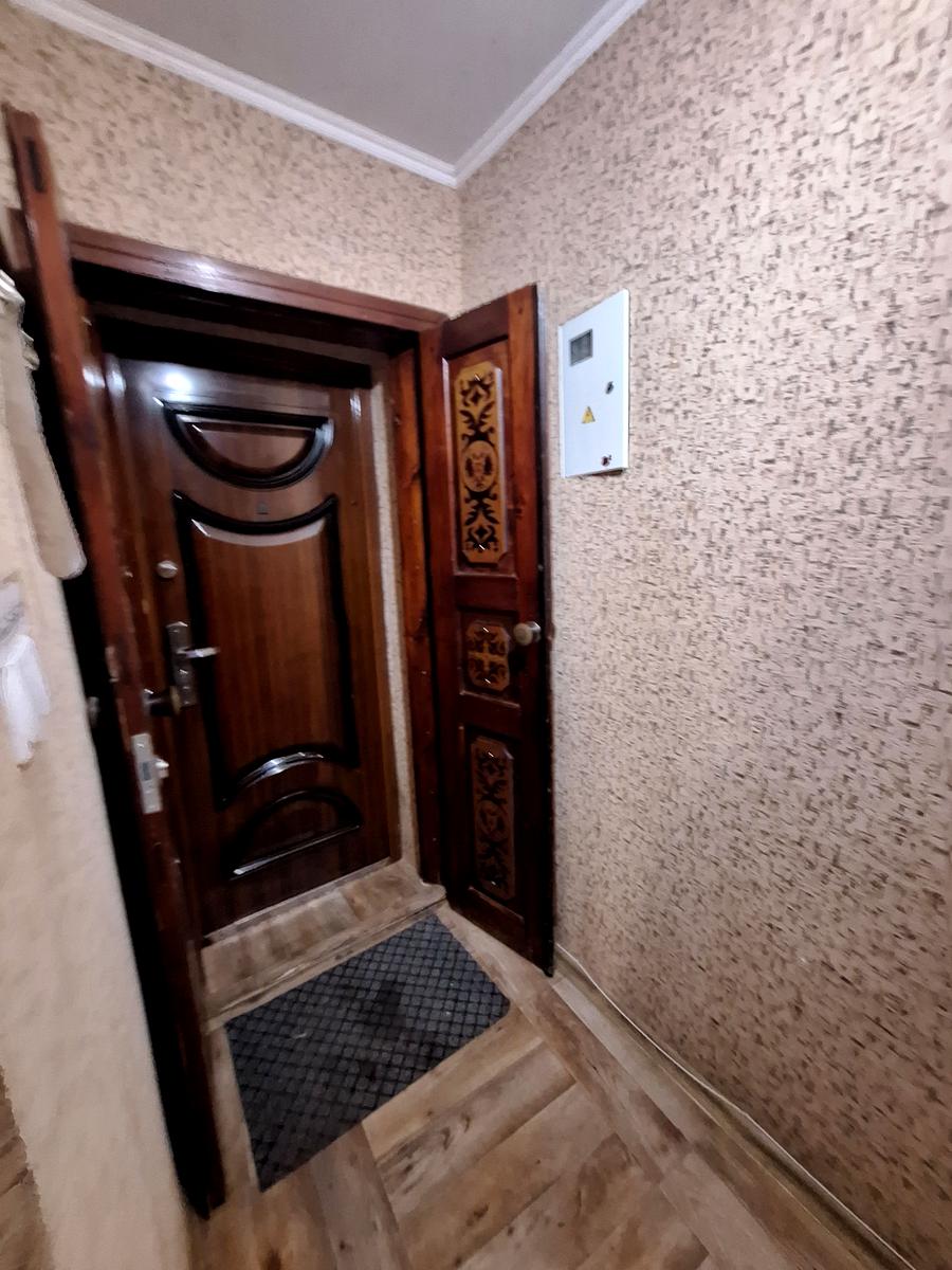 1870952191489636
