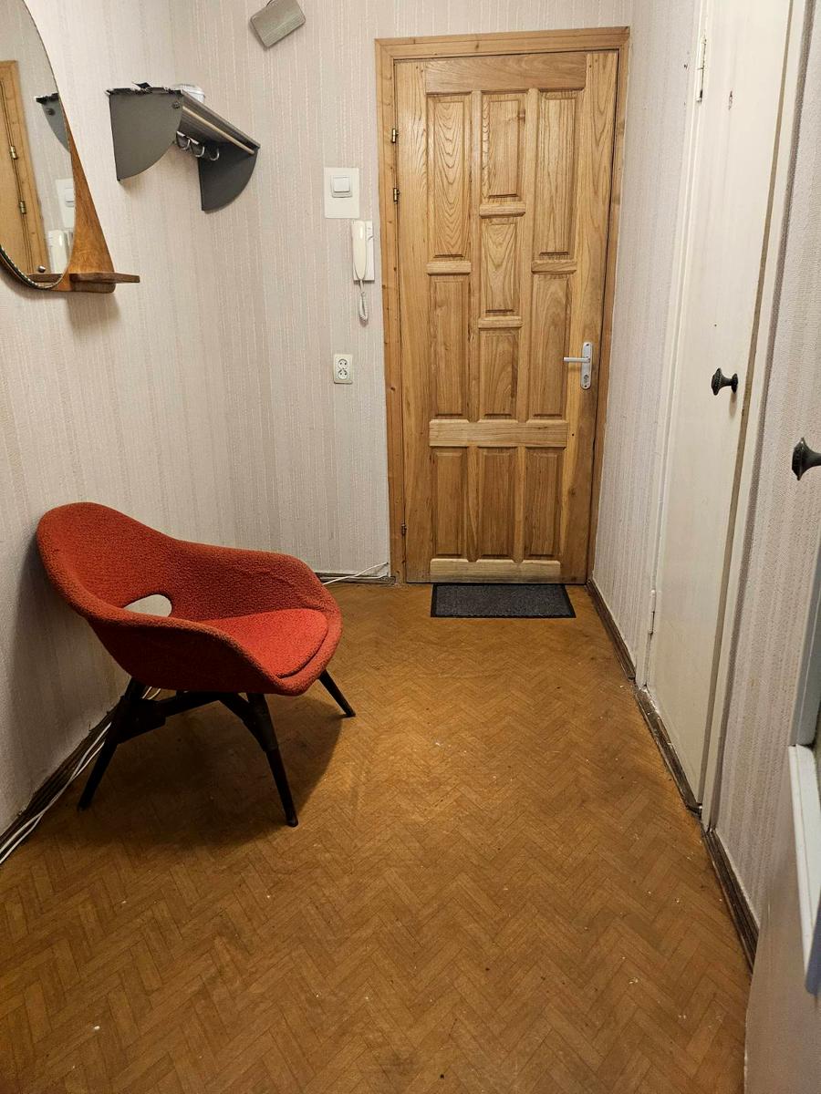 1870953673624887