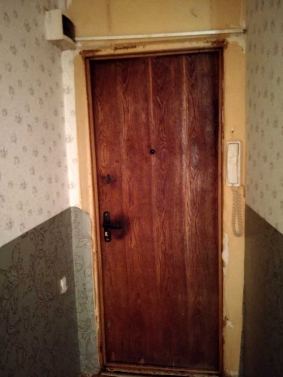 1870967449436737