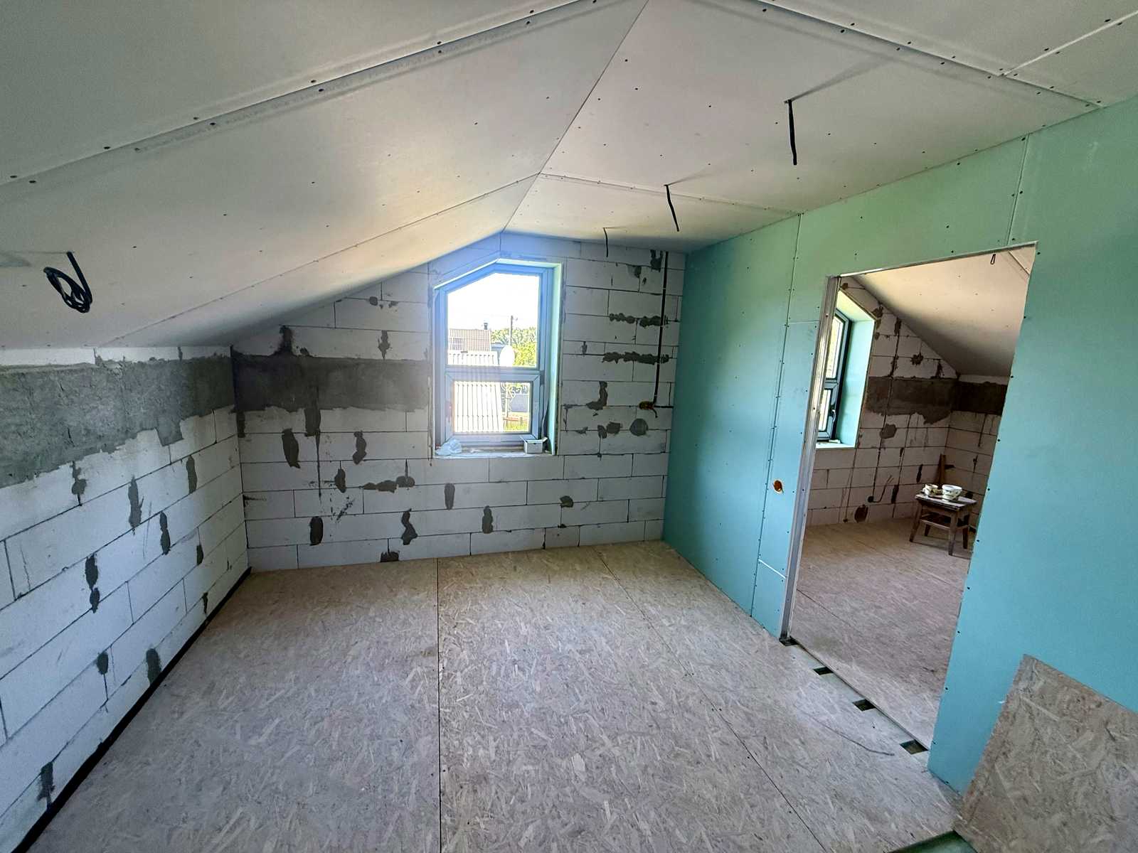 1870974728130576