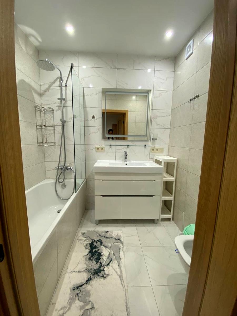 1870976645874020