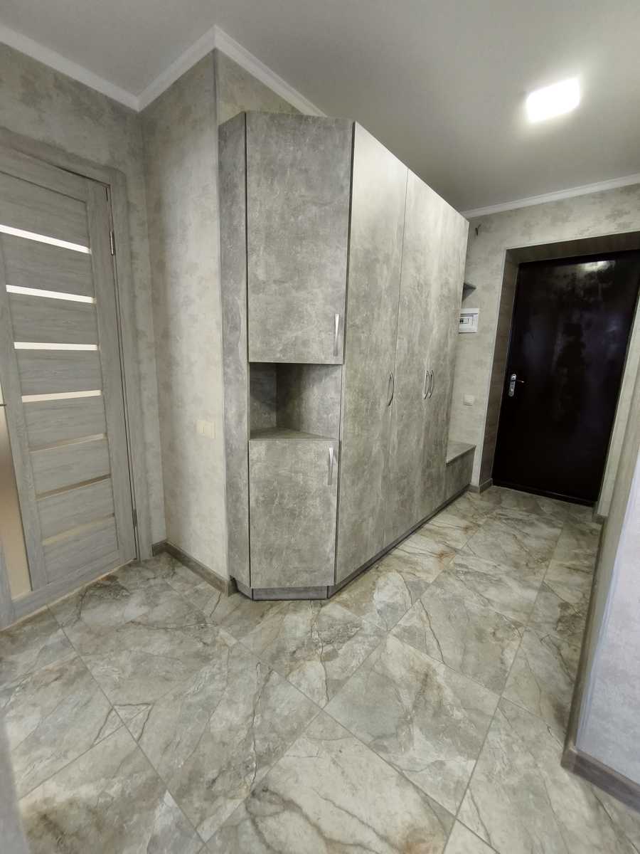 1870985943854048