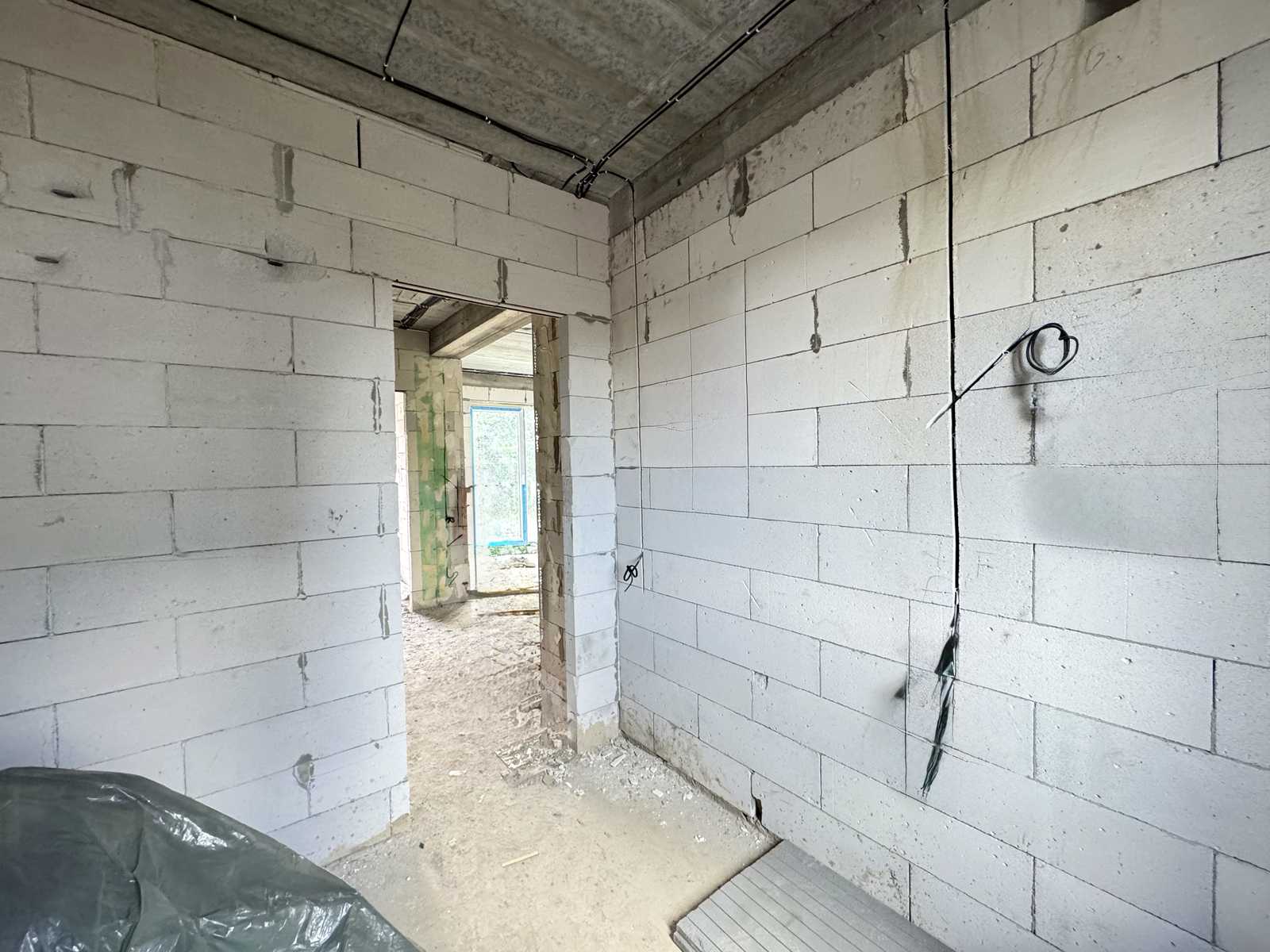 1870986396642422