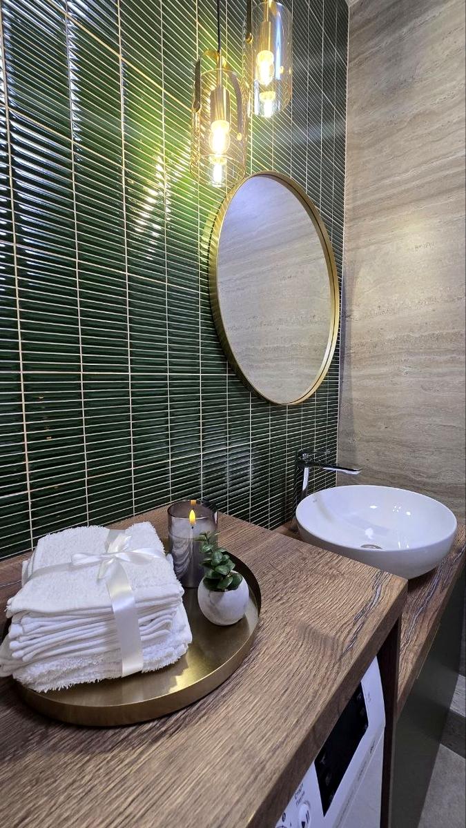 1871040556686208