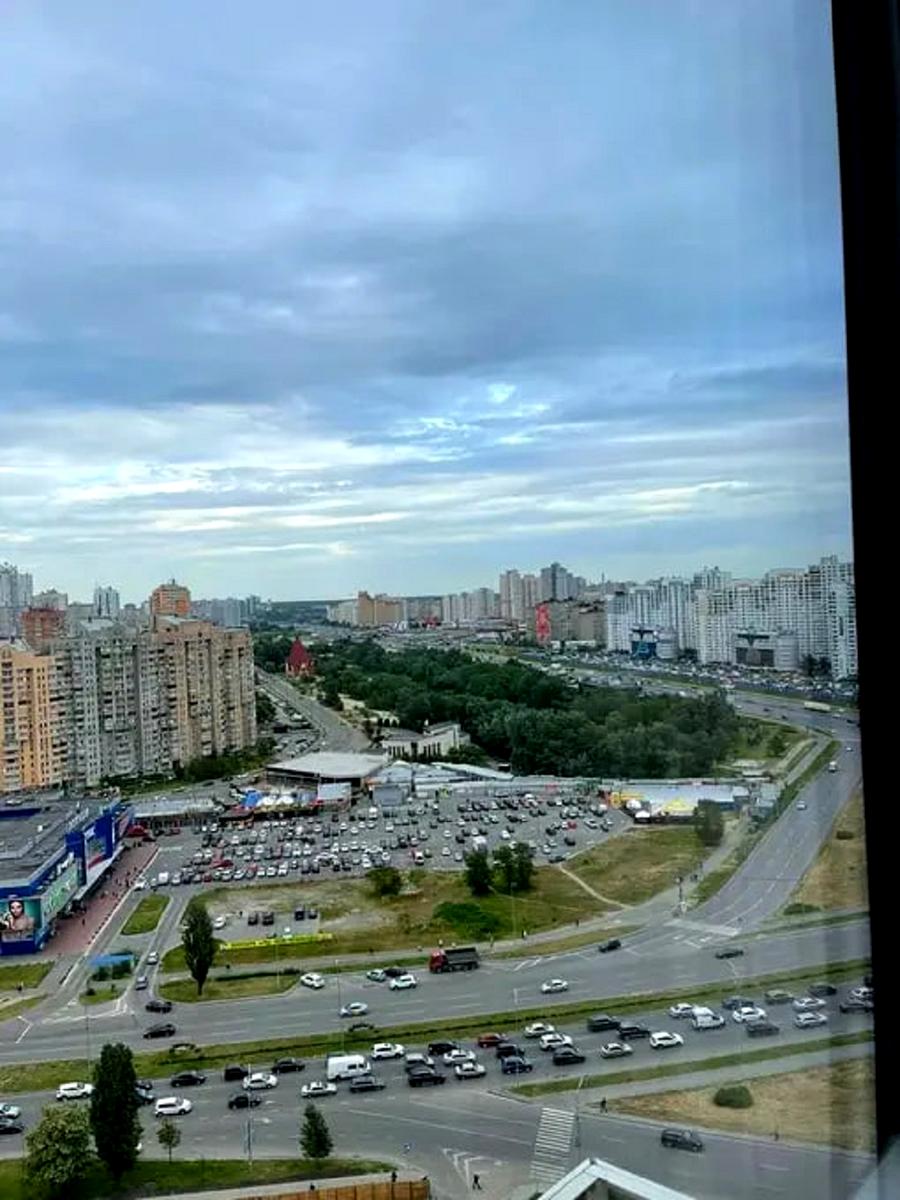 1871043513842498