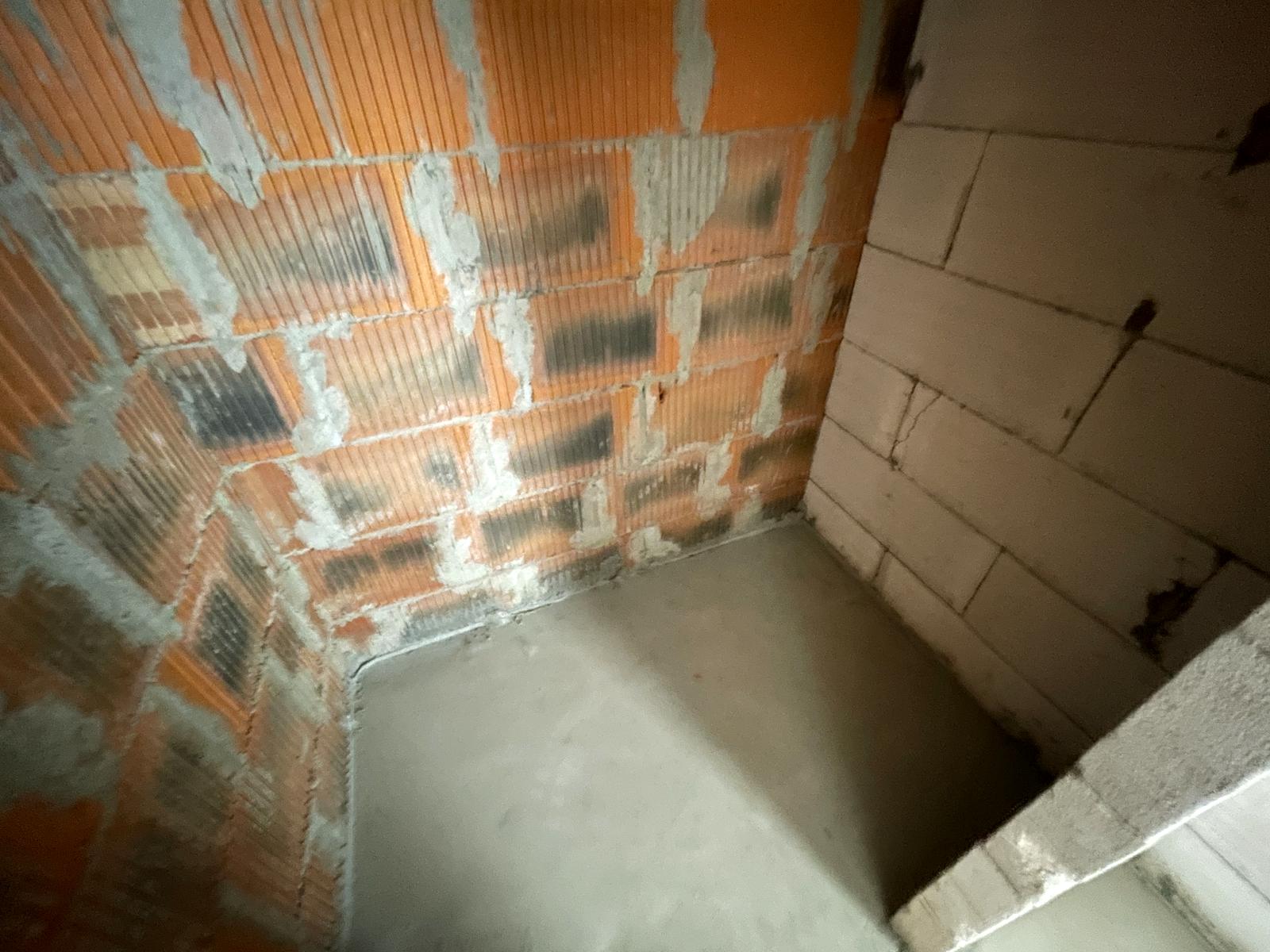 1871059676894737