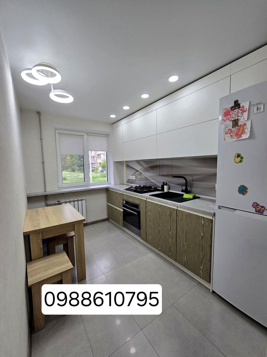 1871073785659608