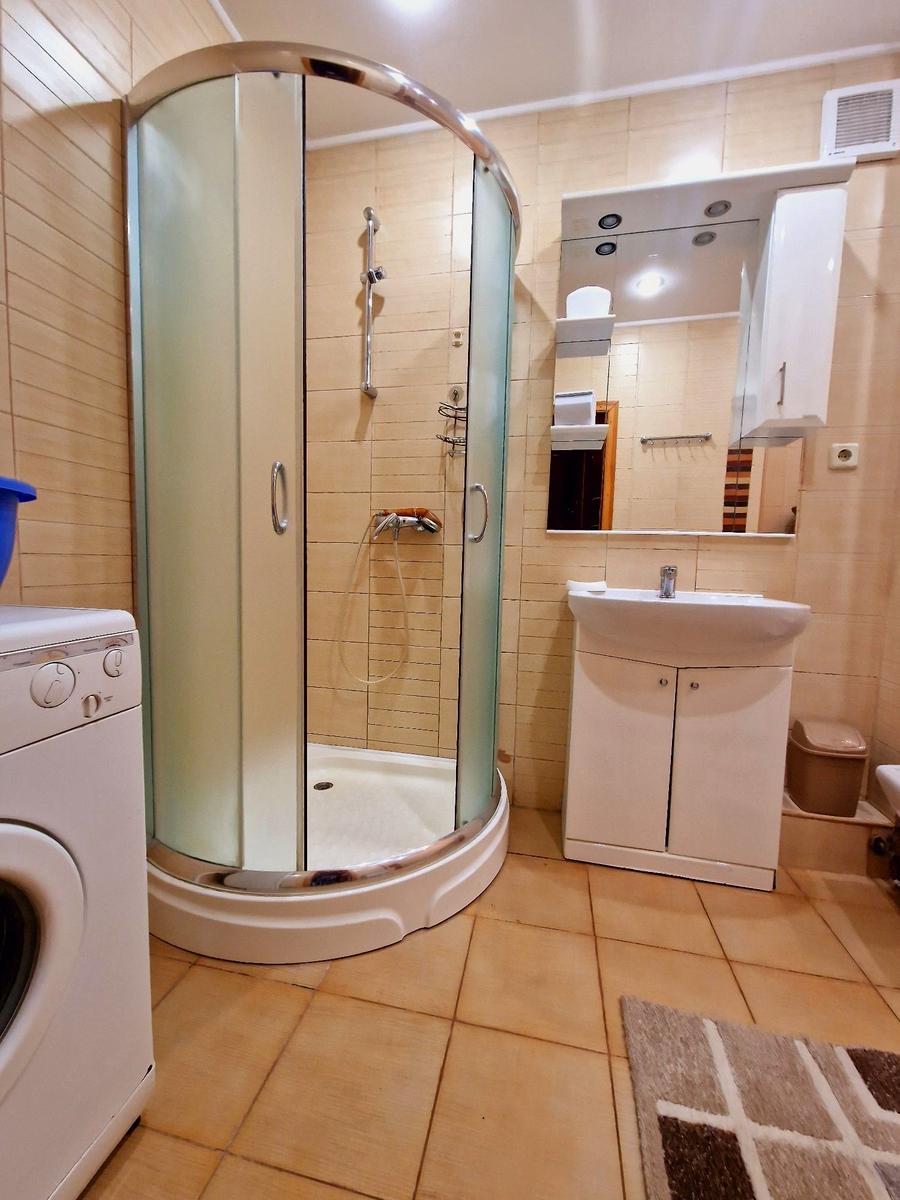 1871219162101211