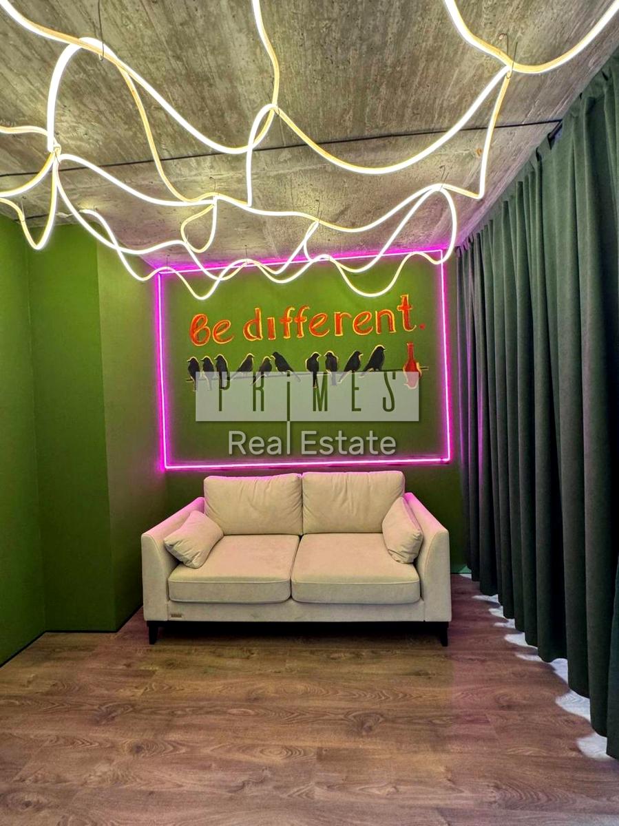 1871219457283335