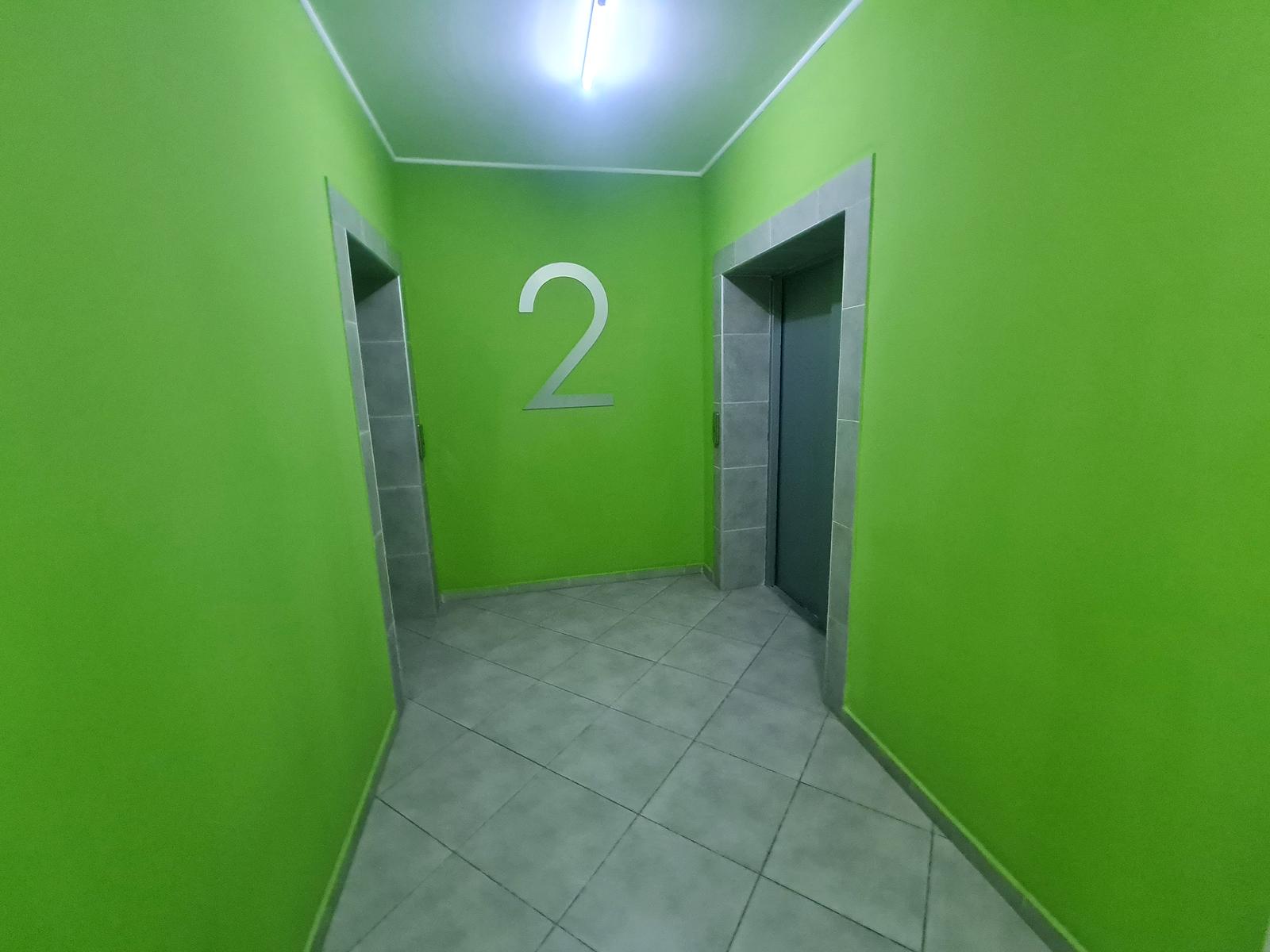 1871234768704402