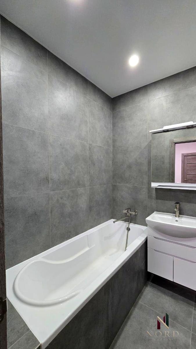 1871242436590353