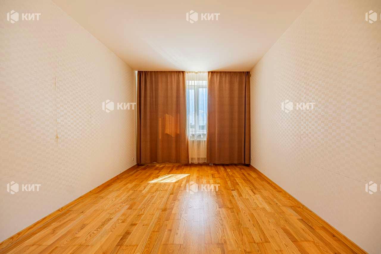 1871307903411015