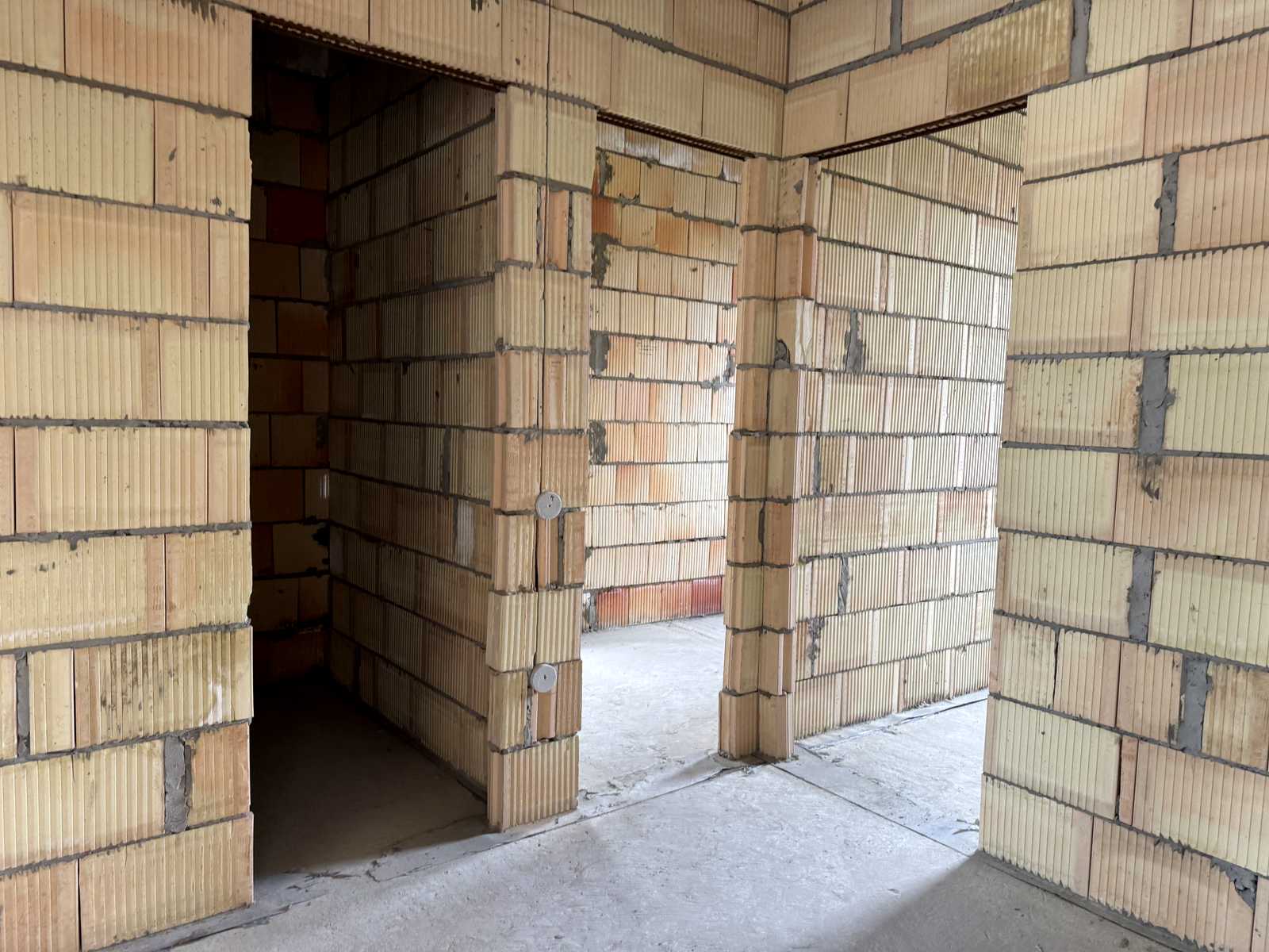 1871316836516584