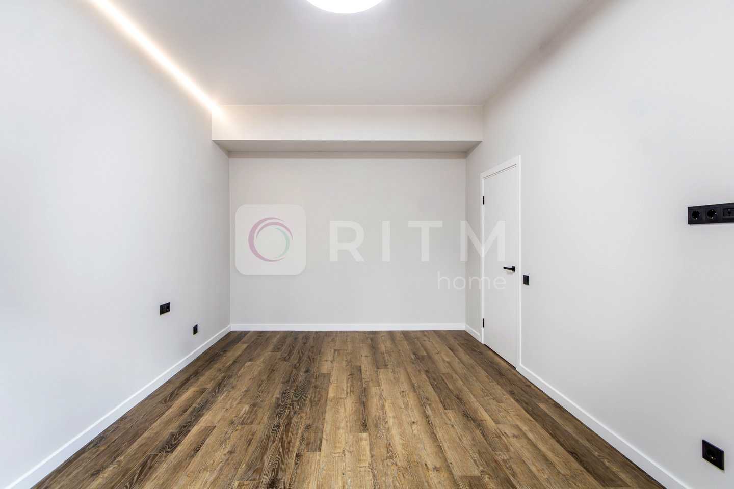 1871323678888579