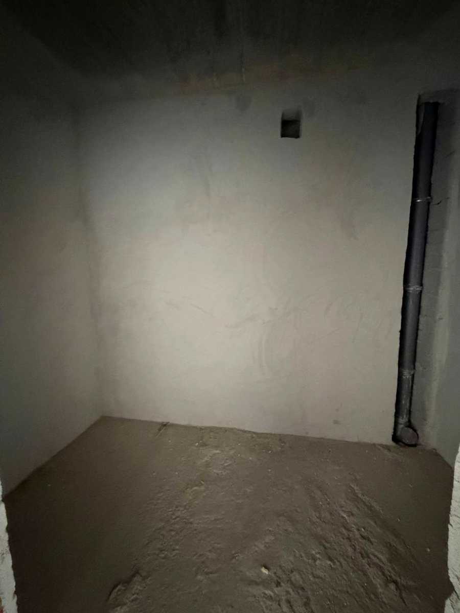 1871325243803677