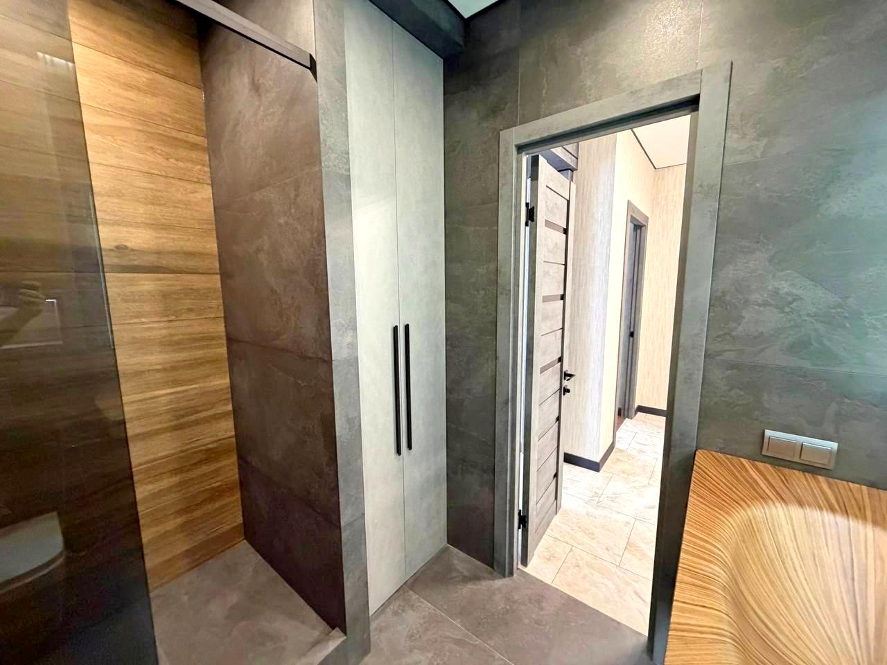 1871330571208077