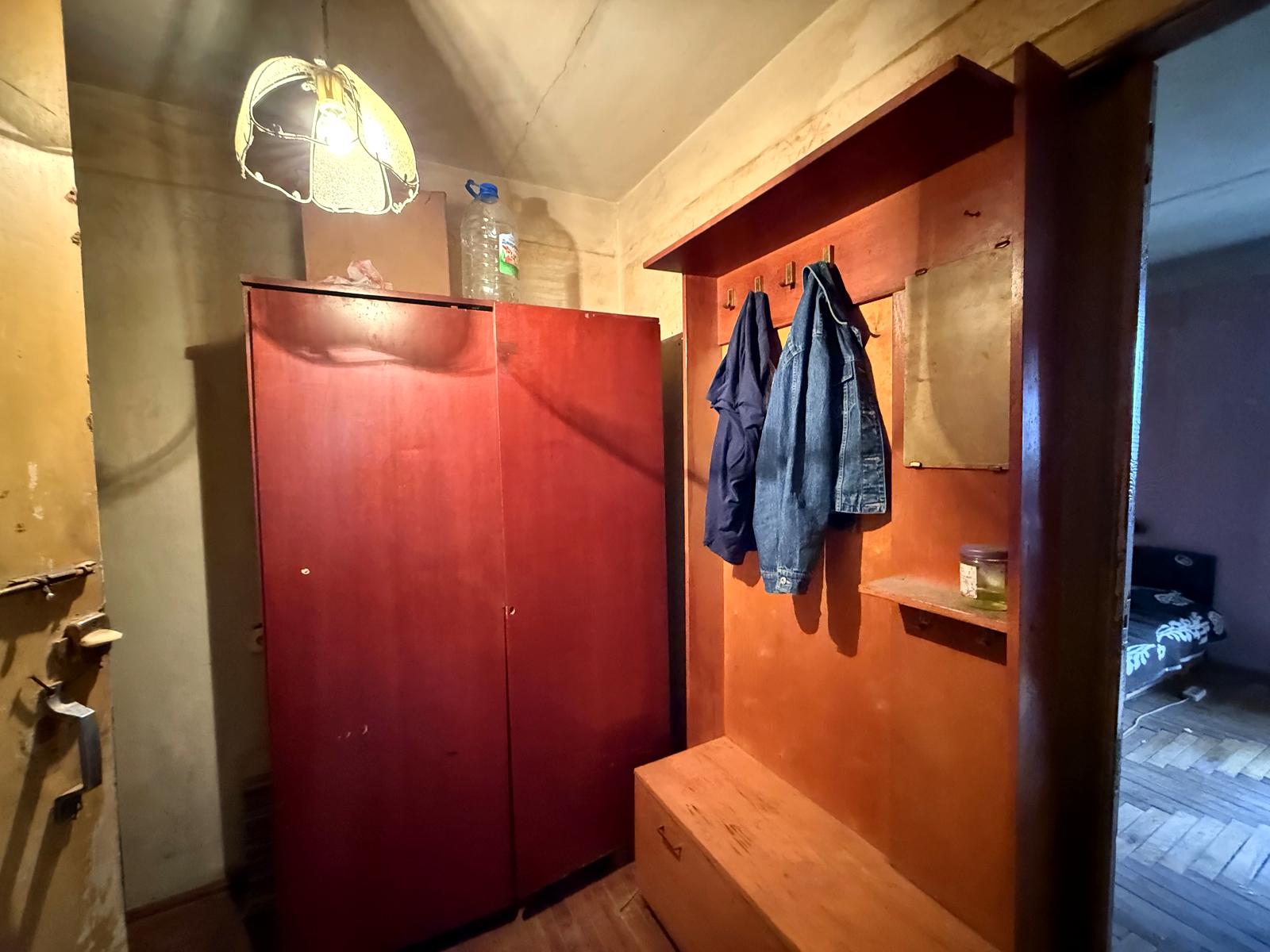 1871337873893447