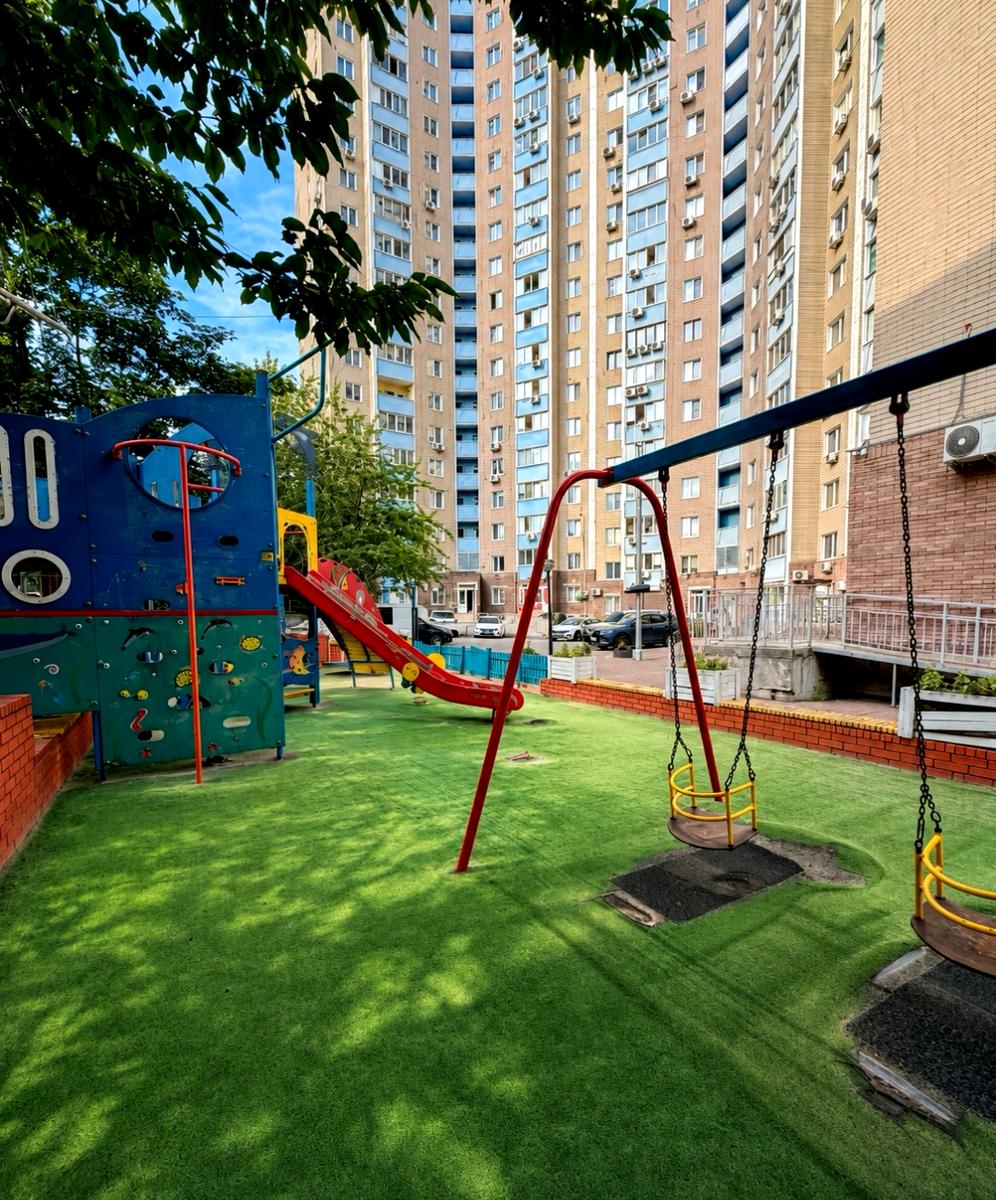 1871346709779915