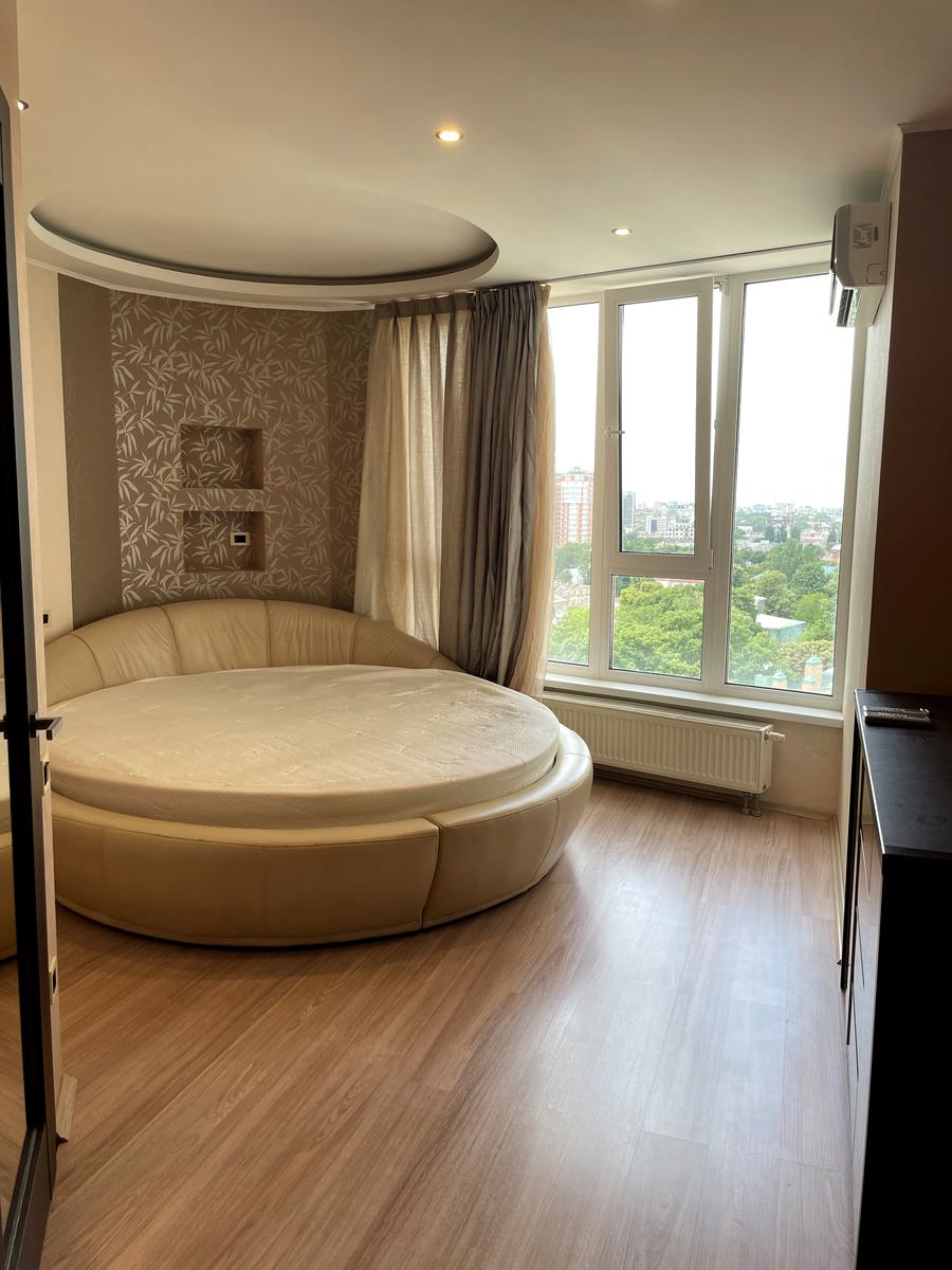 1871363928273565