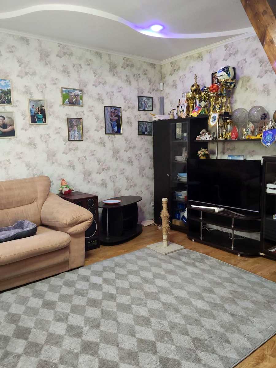 1871398748390558