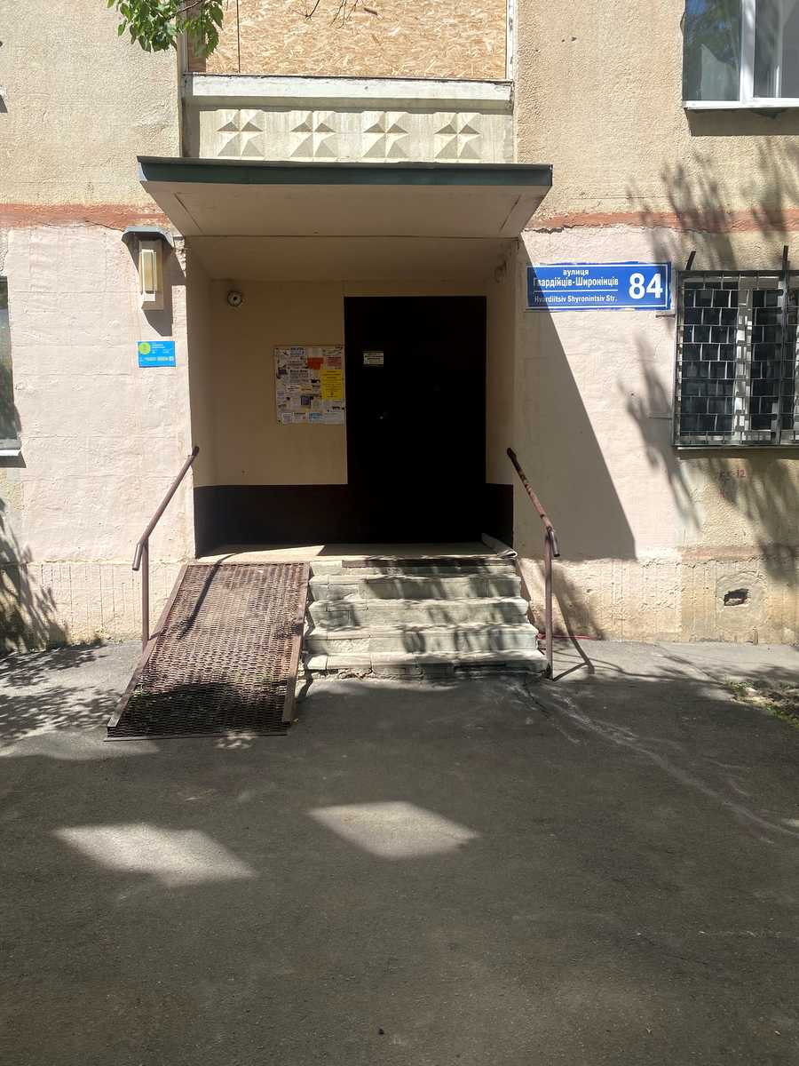 1871403725476794
