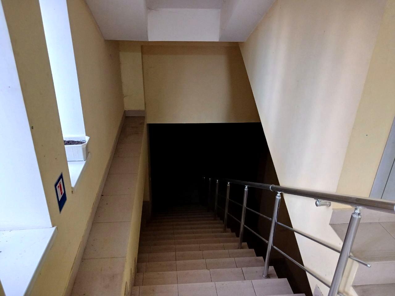 1871403843180288