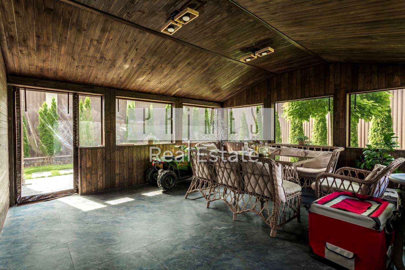 1871407875136599