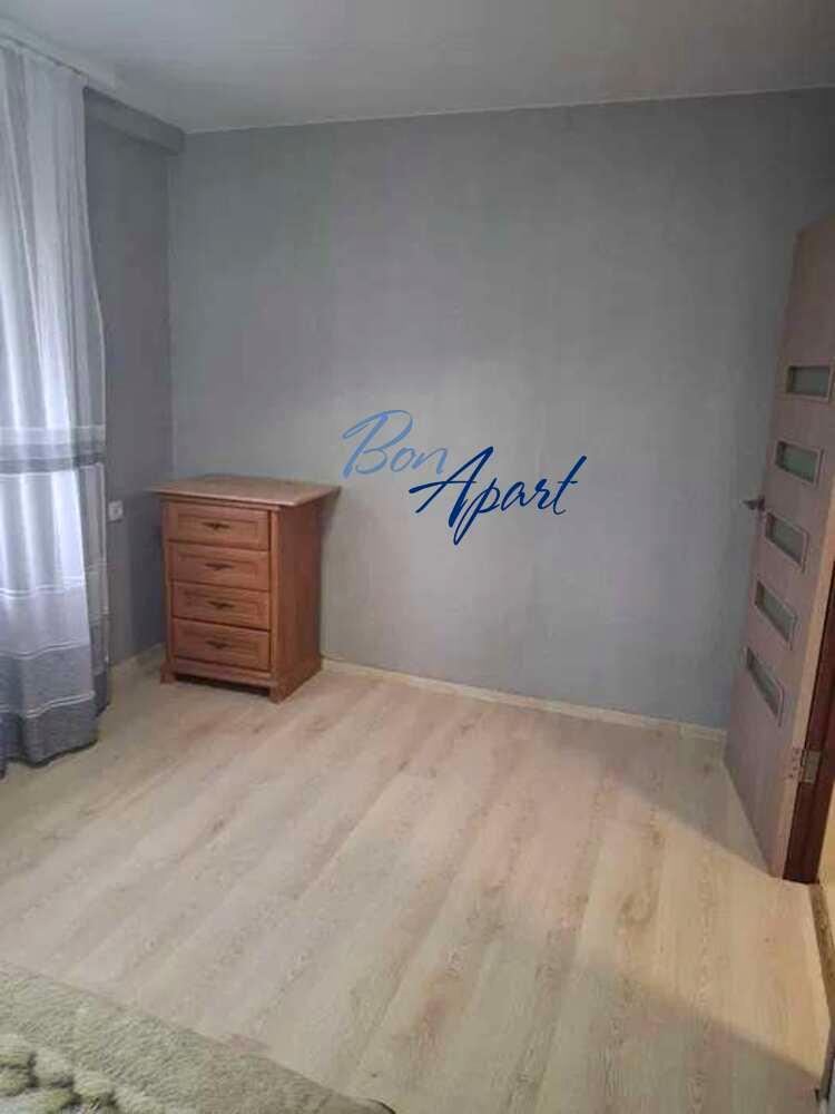 1871413301128608