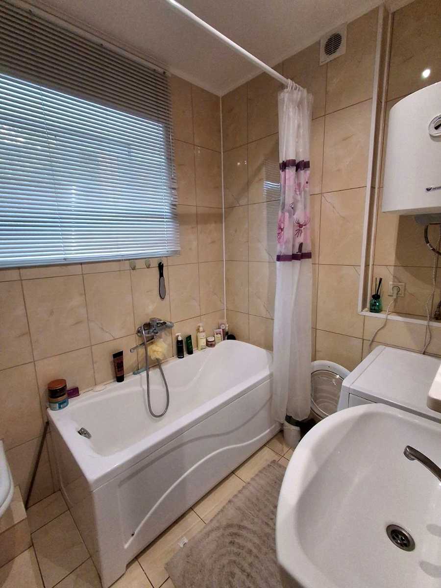 1871436749963807