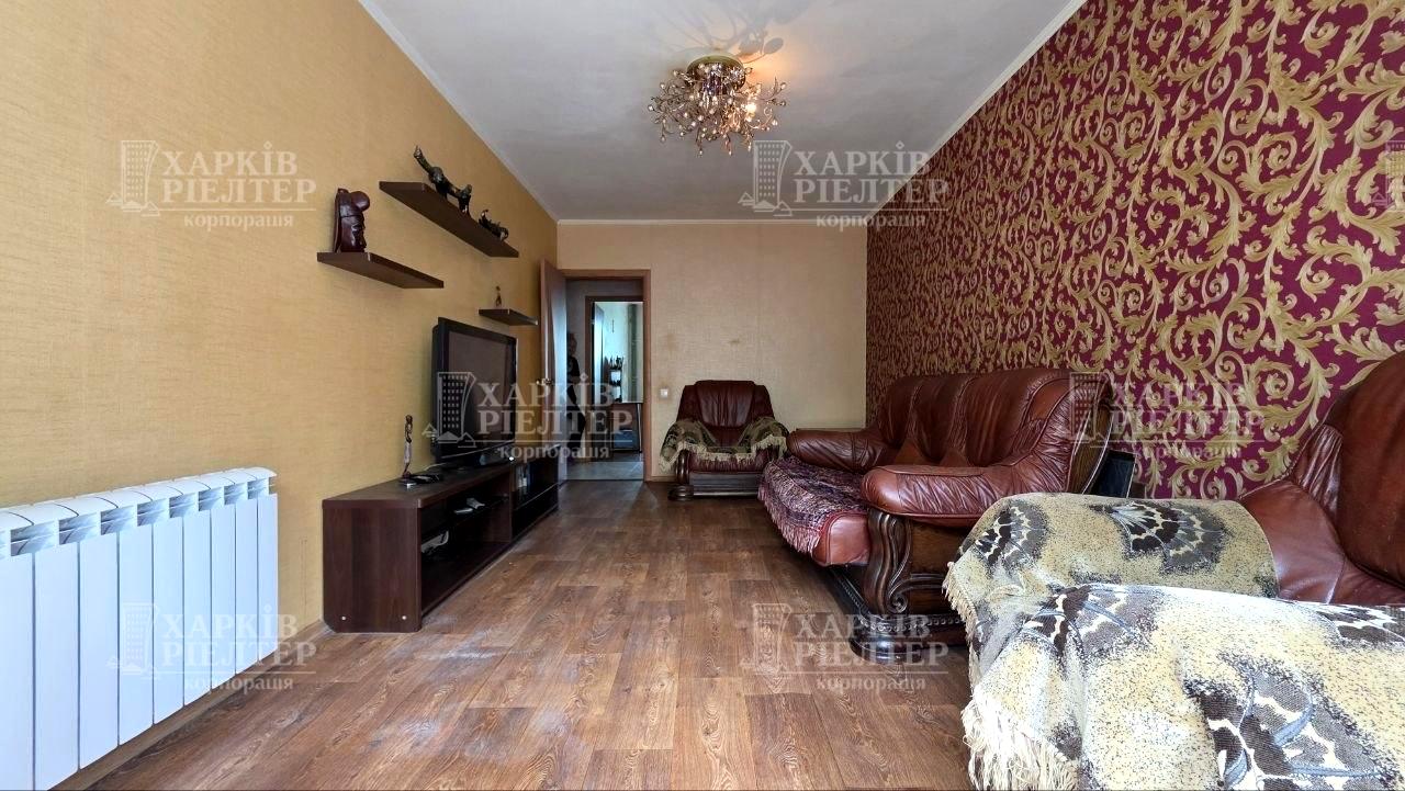 1871443448408300