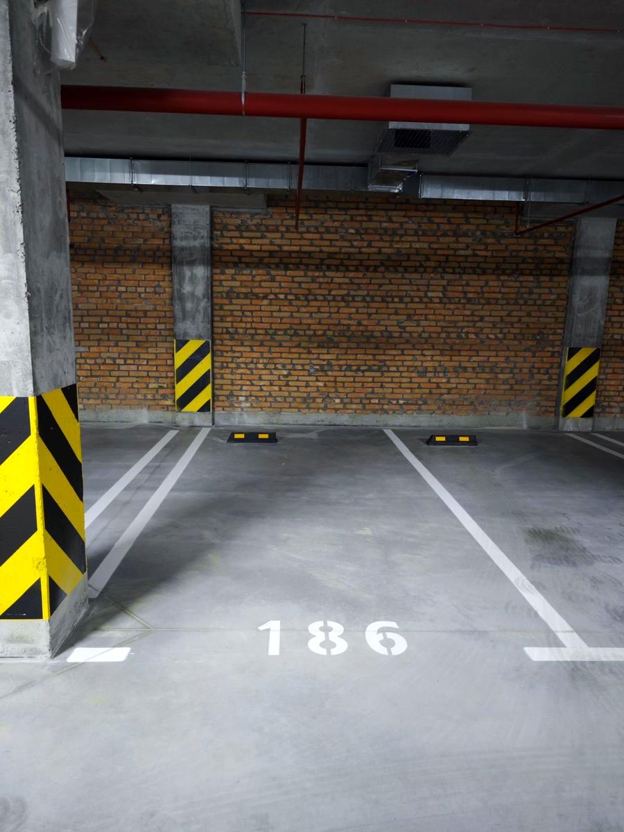 1871445854161093