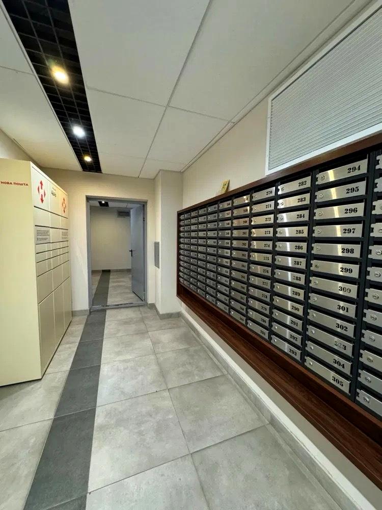 1871482936876625