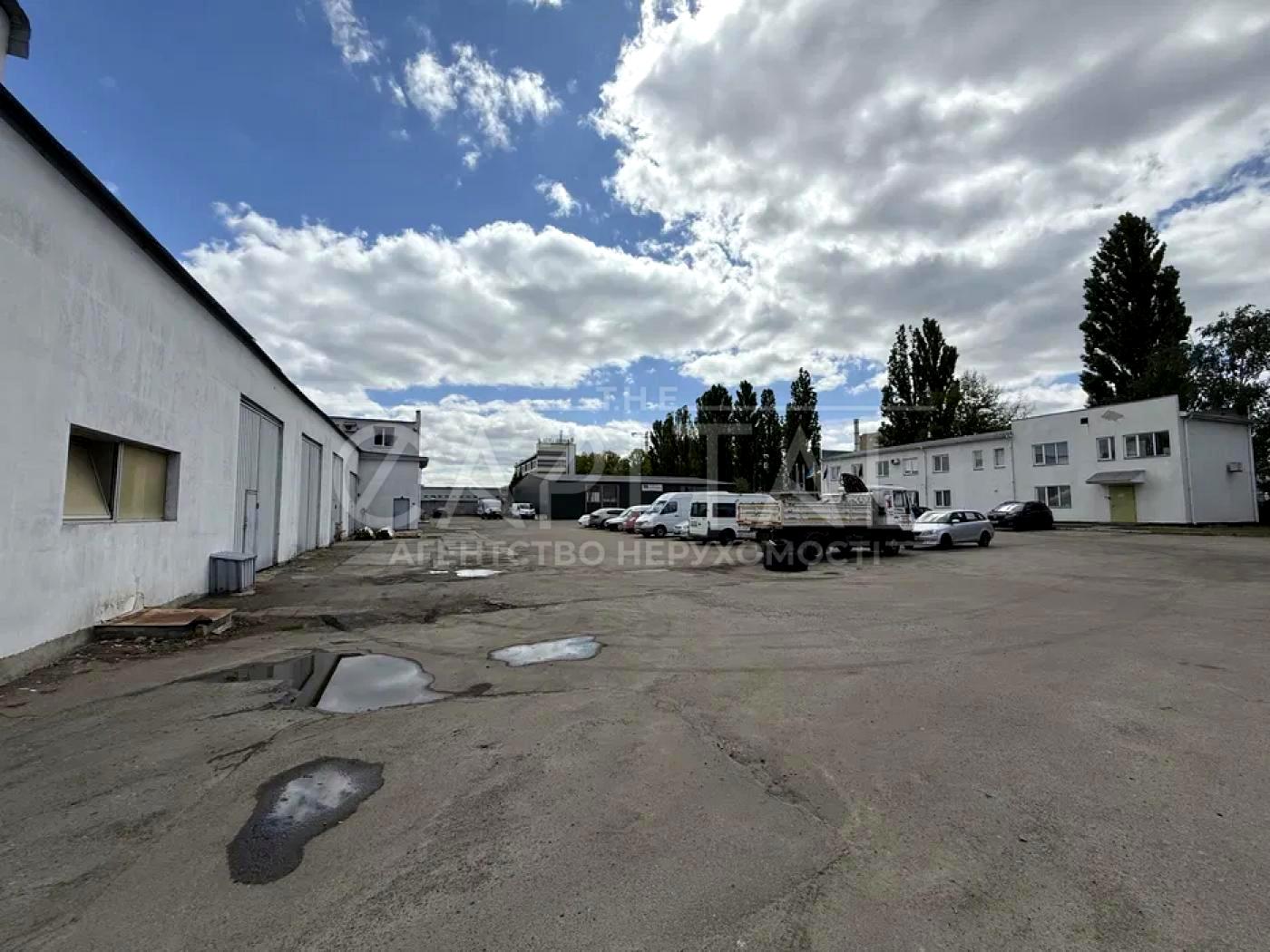 1871495036861875