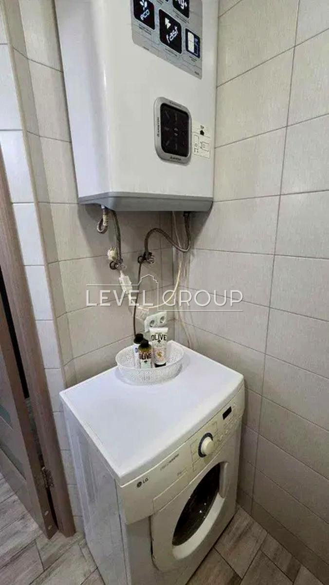 1871523675958751