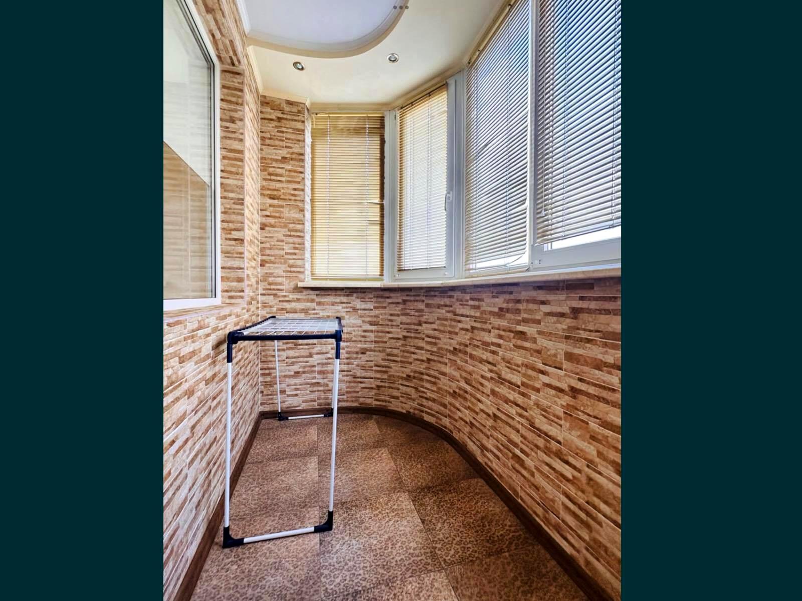 1871523908899184