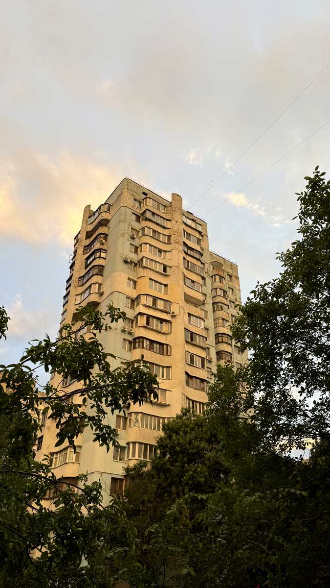 1871557295253625