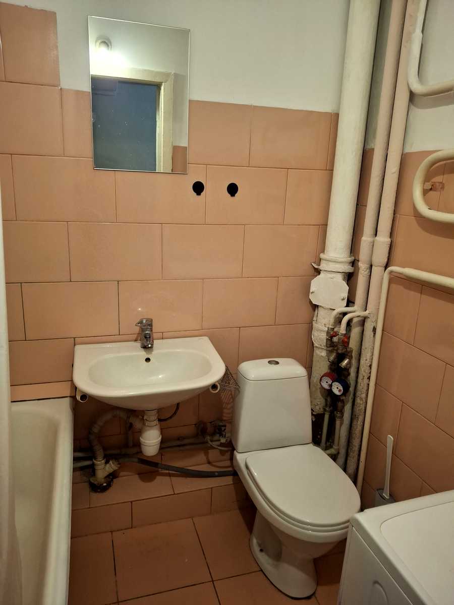 1871583771446903