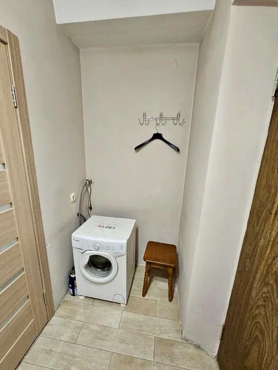 1871589385560890
