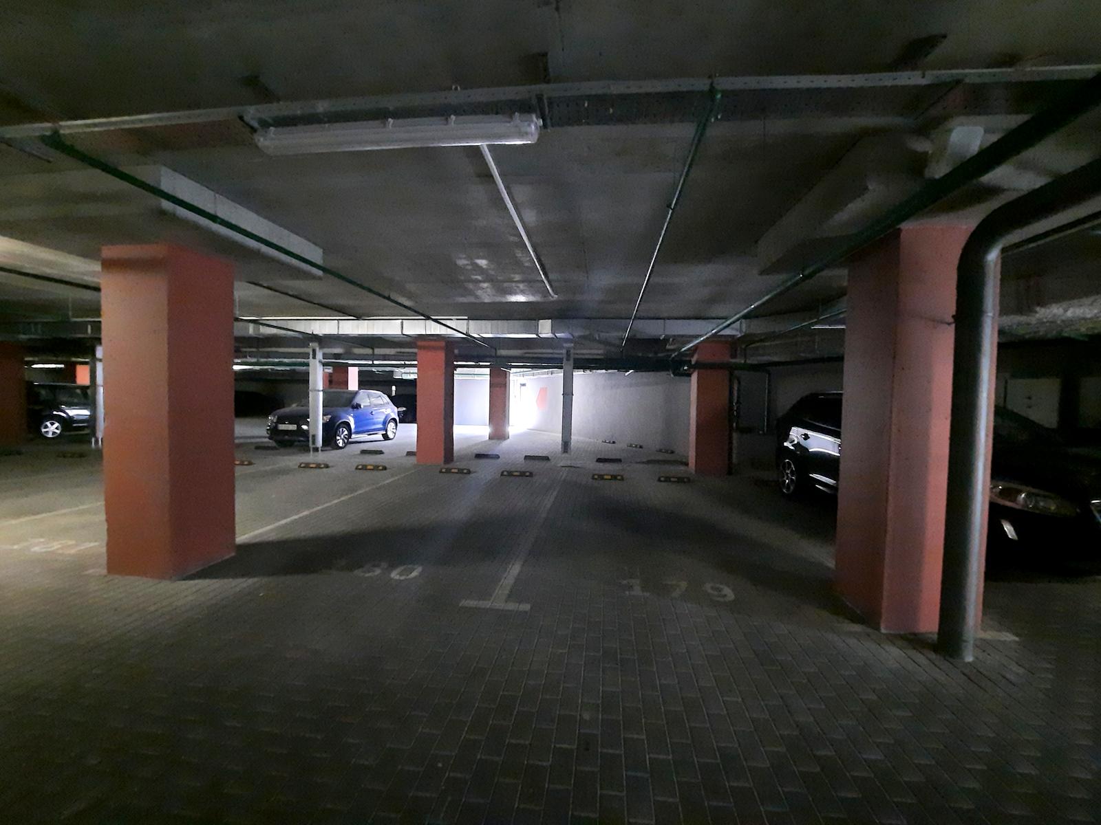 1871589869917381