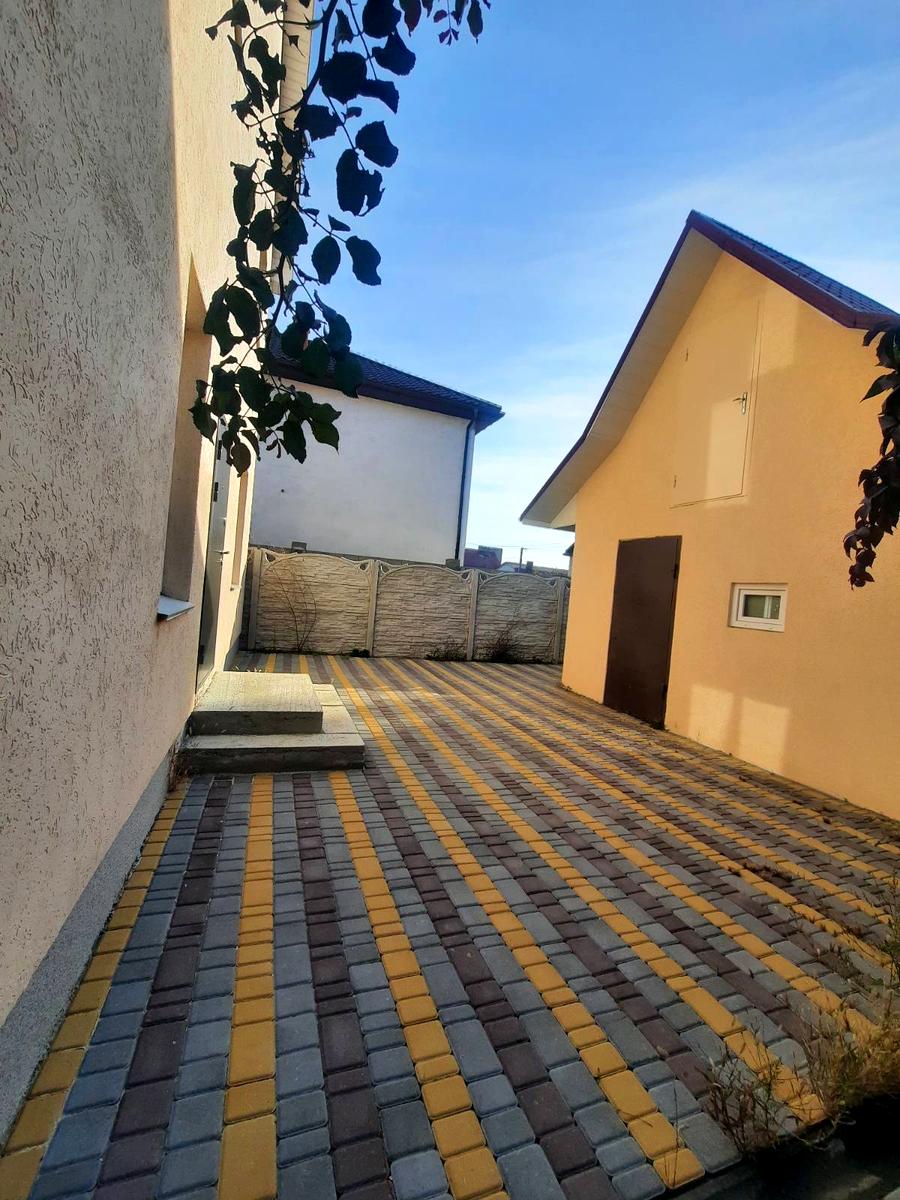 1871592184028419