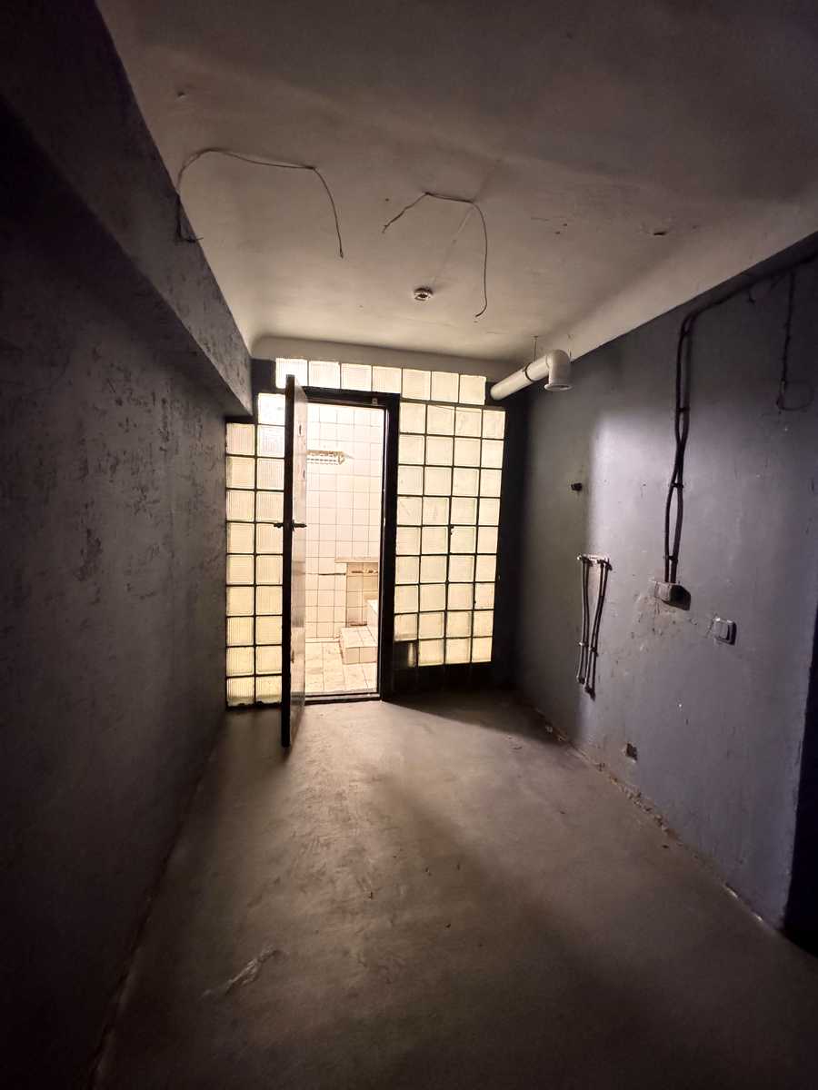 1871593765936623