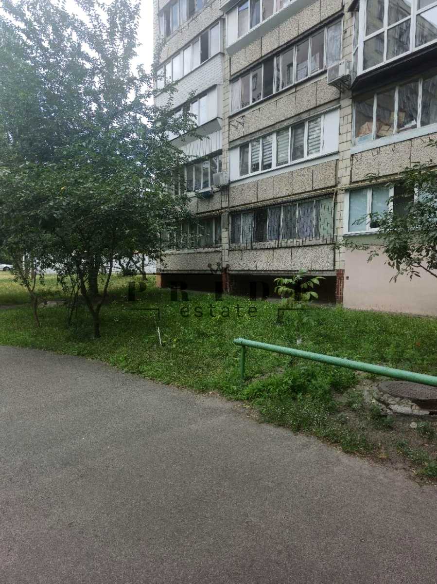 1871595465658225