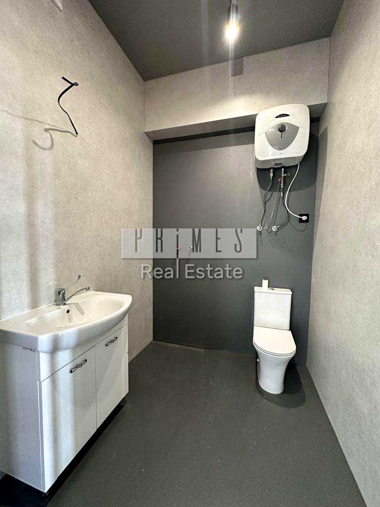 1871600370379976