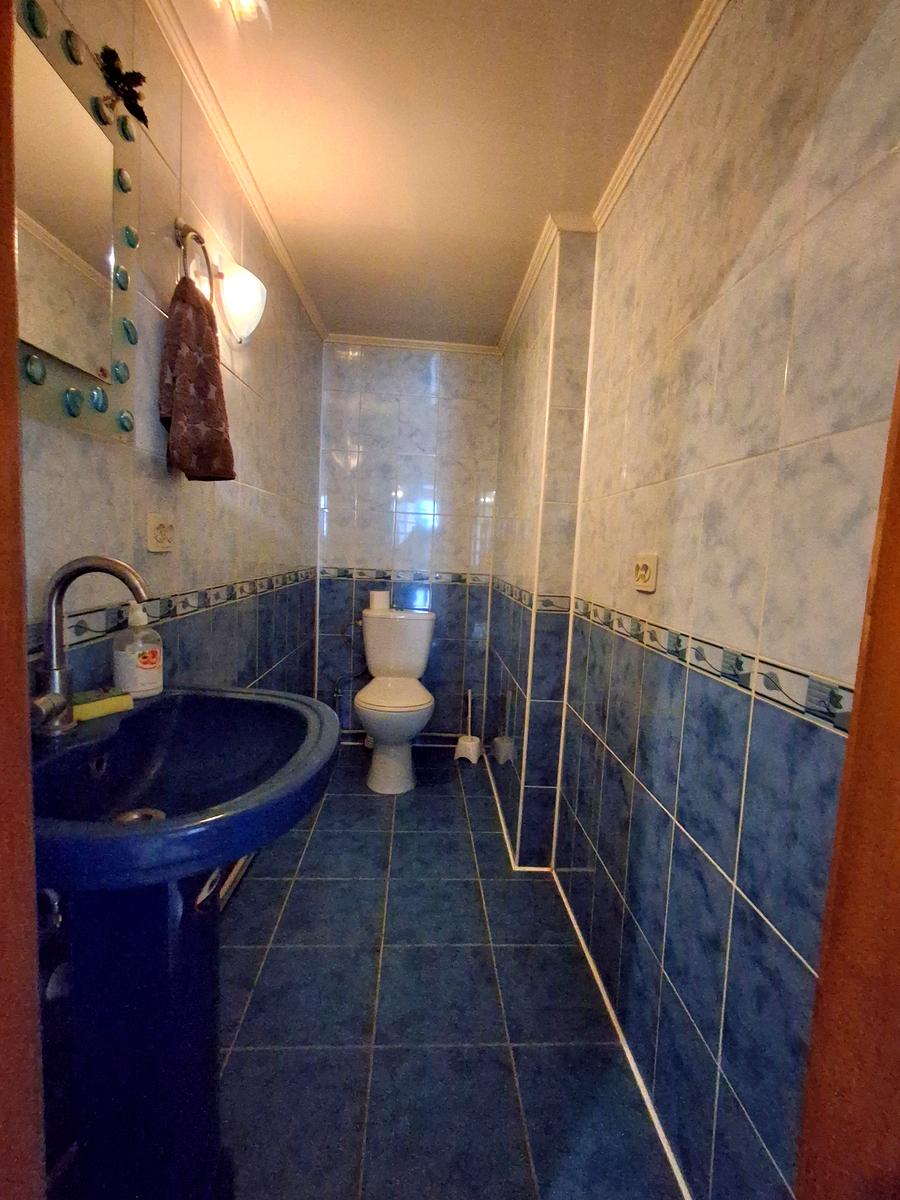 1871600623374310