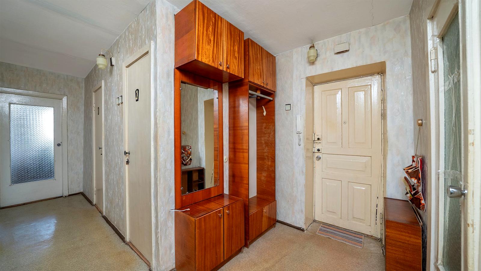 1871601503076179
