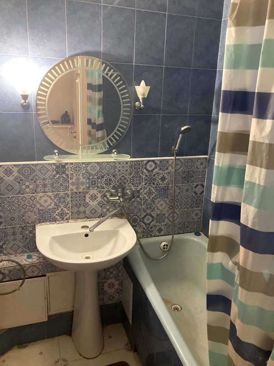 1871605739073136