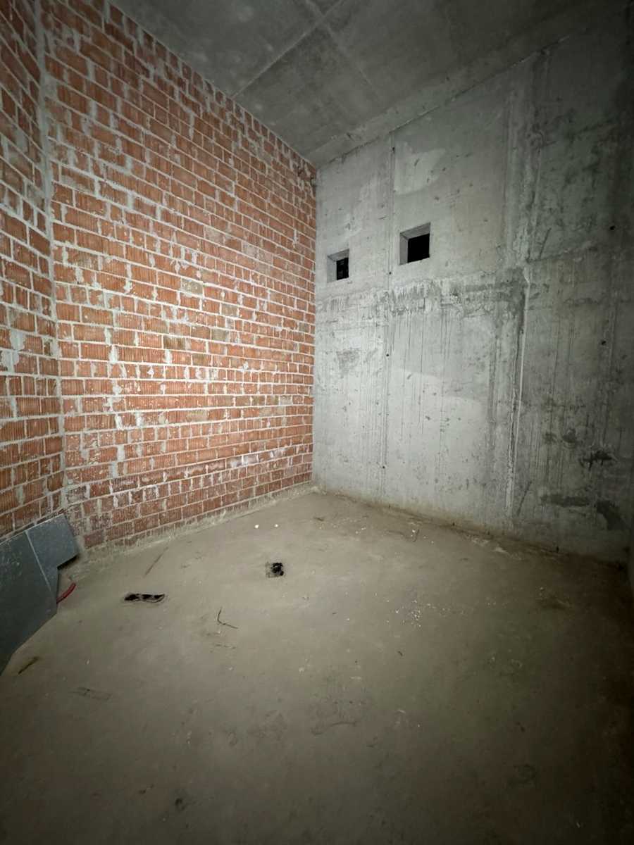 1871608717614875