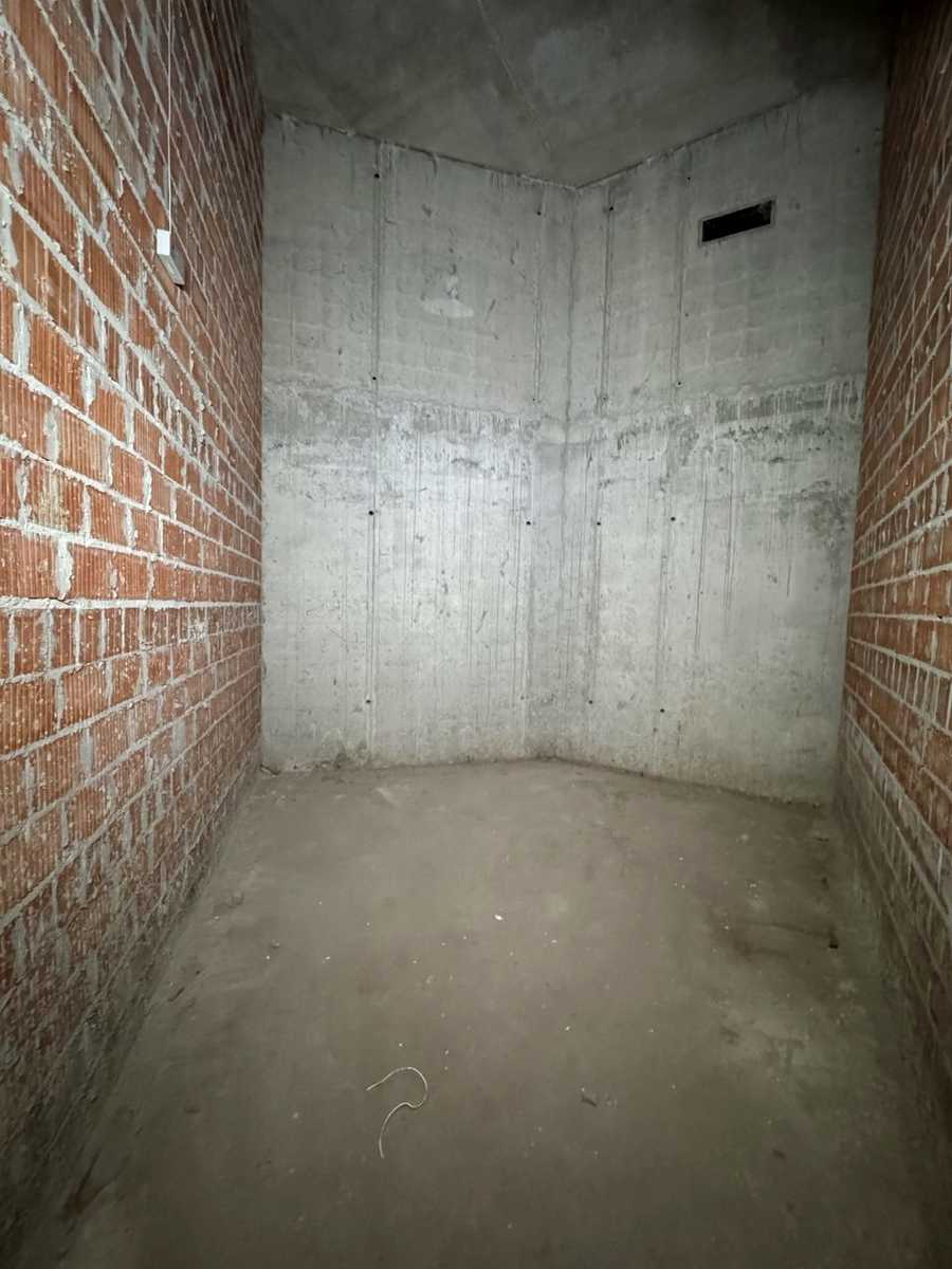 1871608717617711