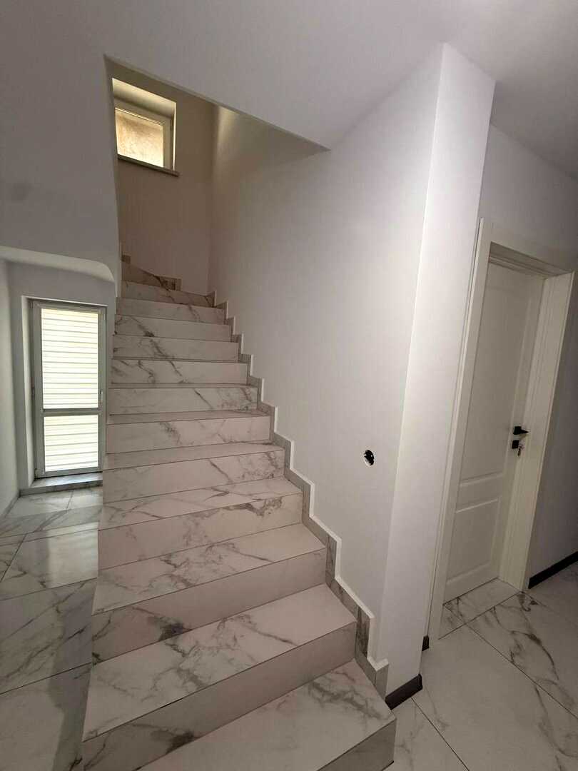 1871611953661304