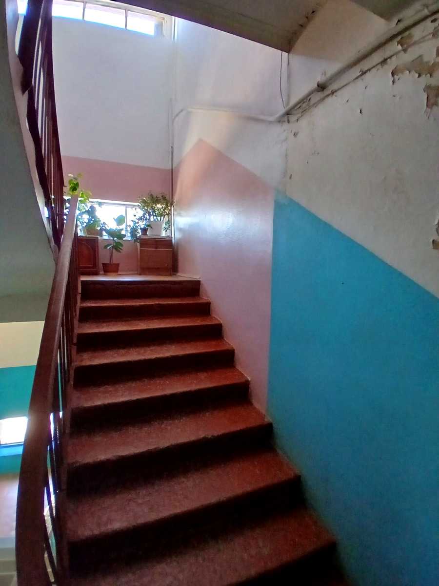 1871618611424981